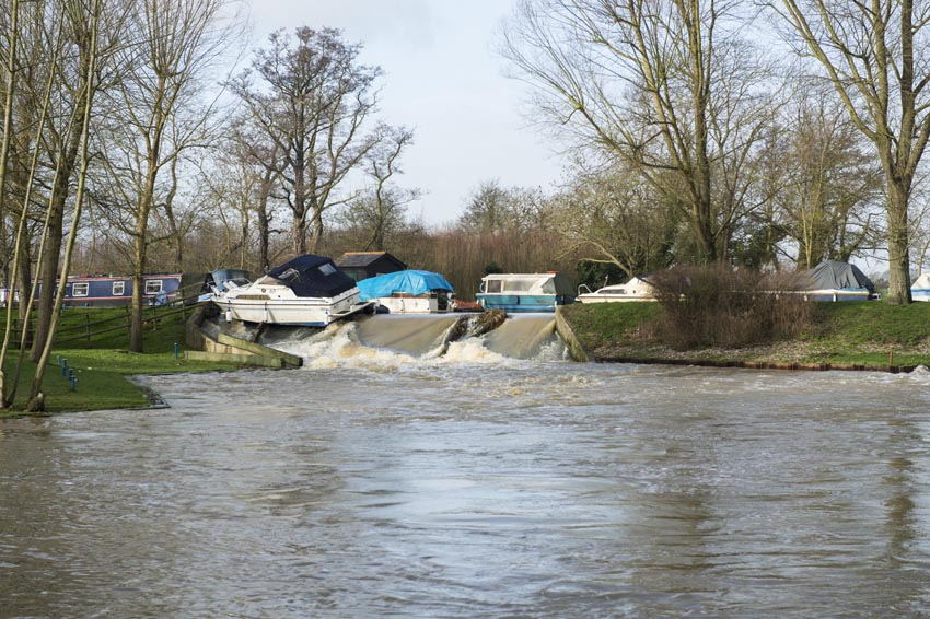 Stranded Fairline on River Chelmer, Essex Photos Simon Ford