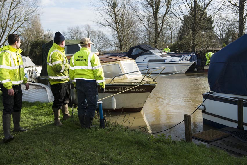 Stranded Fairline on River Chelmer, Essex Photos Simon Ford